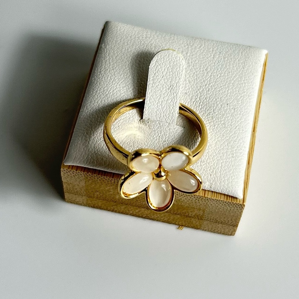 Meg N’ Mau jewels, ring oro láminado 18 K.